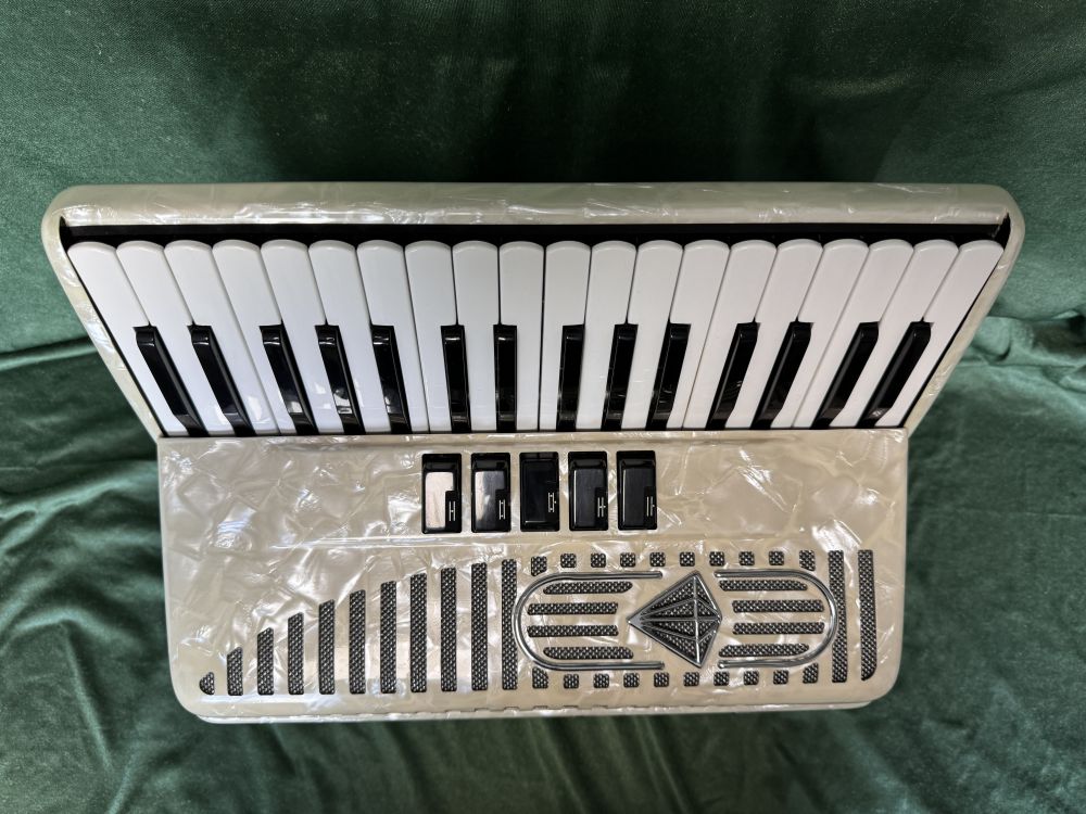 Akkordeon KRATT Karat 343 Standardbass 72