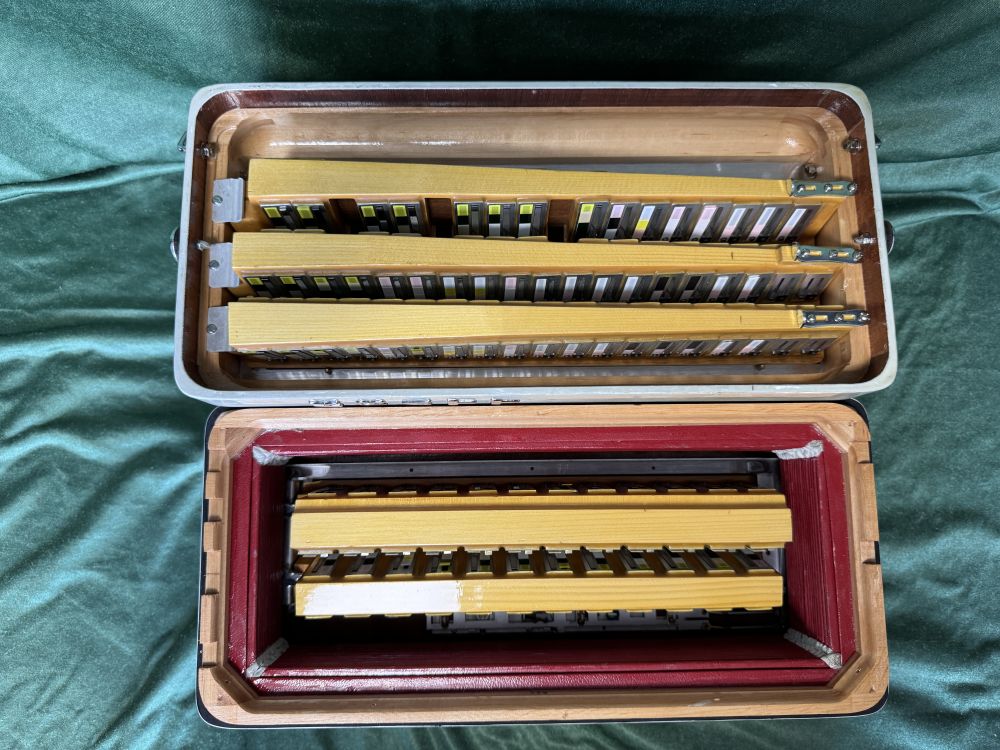 Akkordeon KRATT Karat 343 Standardbass 72